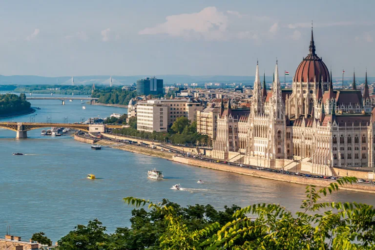 260520 Invest in Hungary