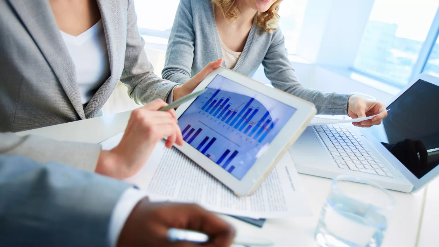 Digitale Finanzbuchhaltung mit Reporting und Echtzeit-Statistiken